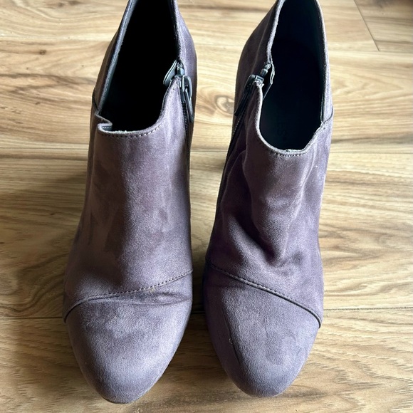 AEROSOLES Charcoal Heeled Booties - Picture 7 of 7